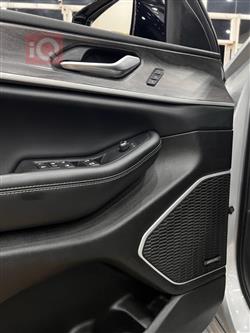 جیپ گراند شیرۆکی